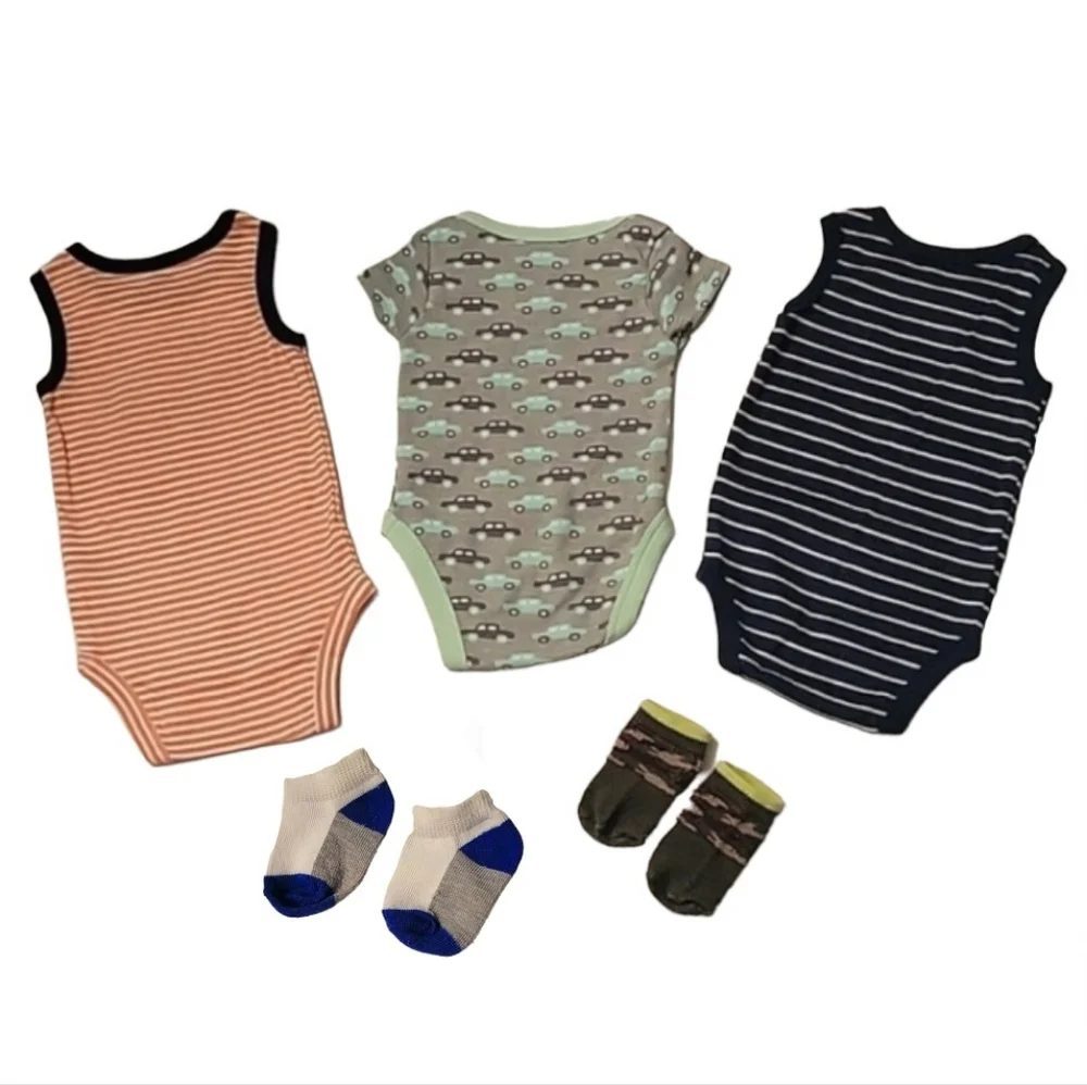 Gerber 7 Piece Infant Onesie Bodysuit & Sock Bundle
